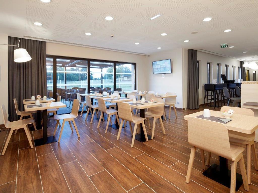 Kyriad Prestige Pau - Palais Des Sports Екстериор снимка