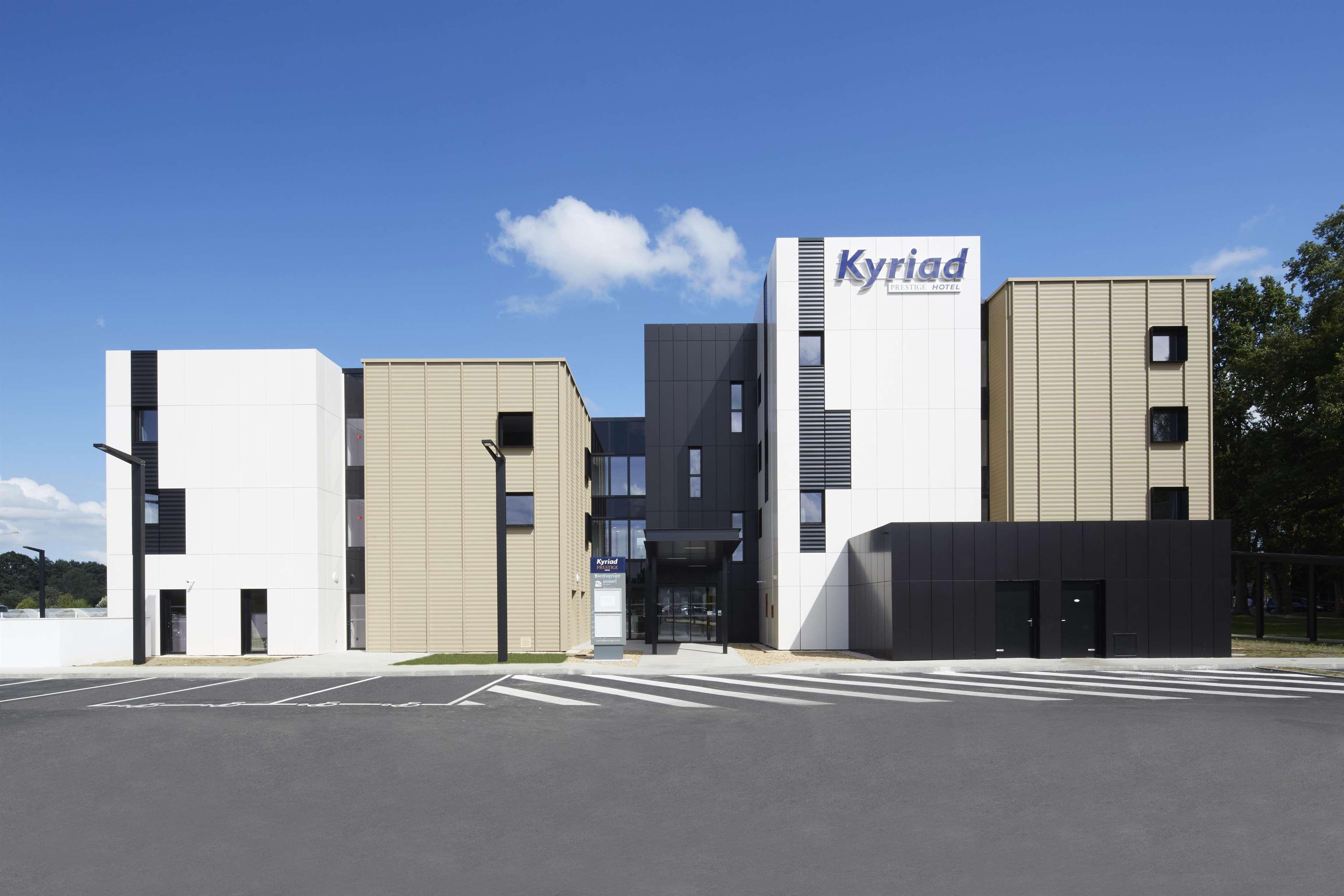 Kyriad Prestige Pau - Palais Des Sports Екстериор снимка
