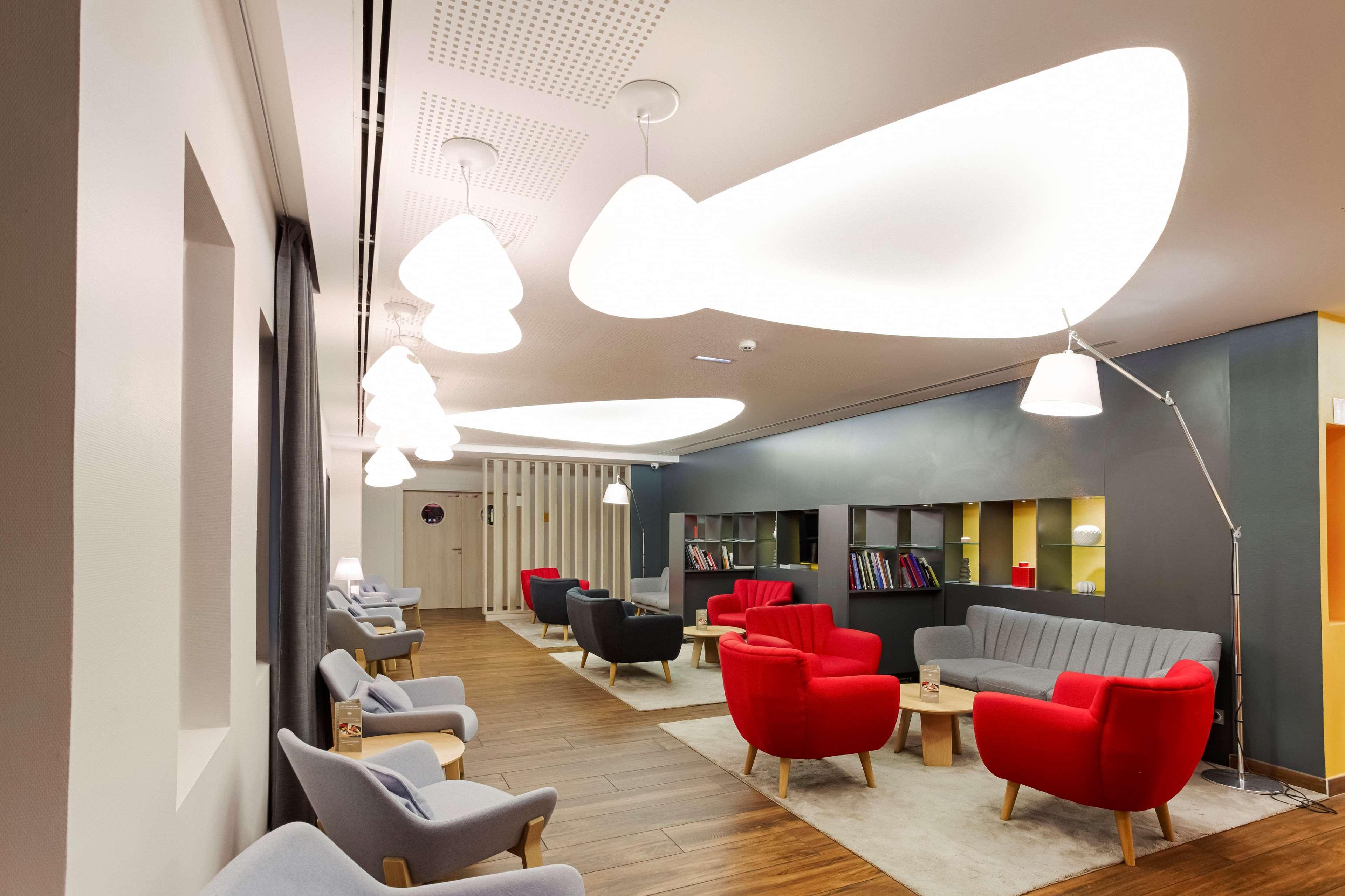 Kyriad Prestige Pau - Palais Des Sports Екстериор снимка