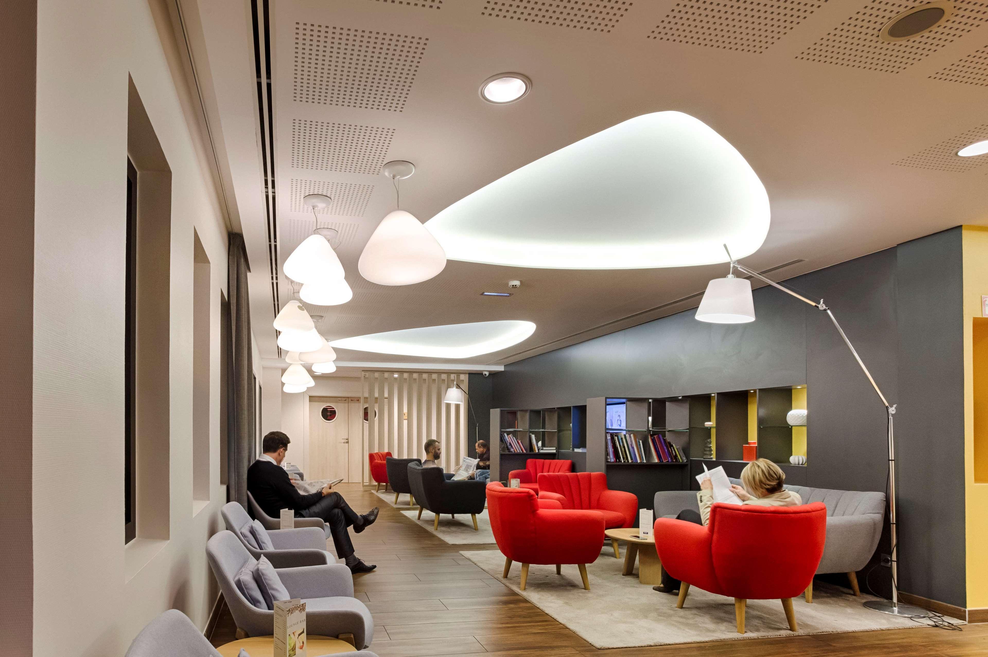 Kyriad Prestige Pau - Palais Des Sports Екстериор снимка