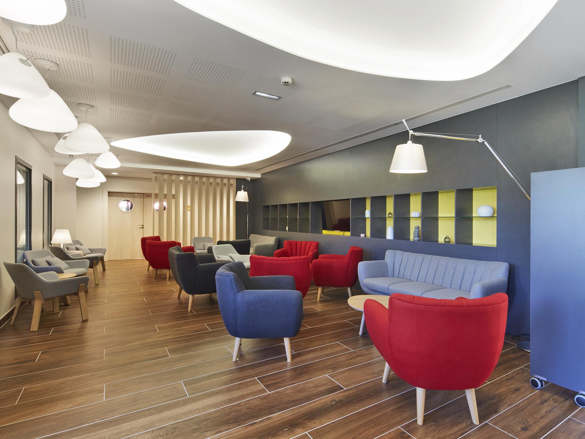Kyriad Prestige Pau - Palais Des Sports Екстериор снимка