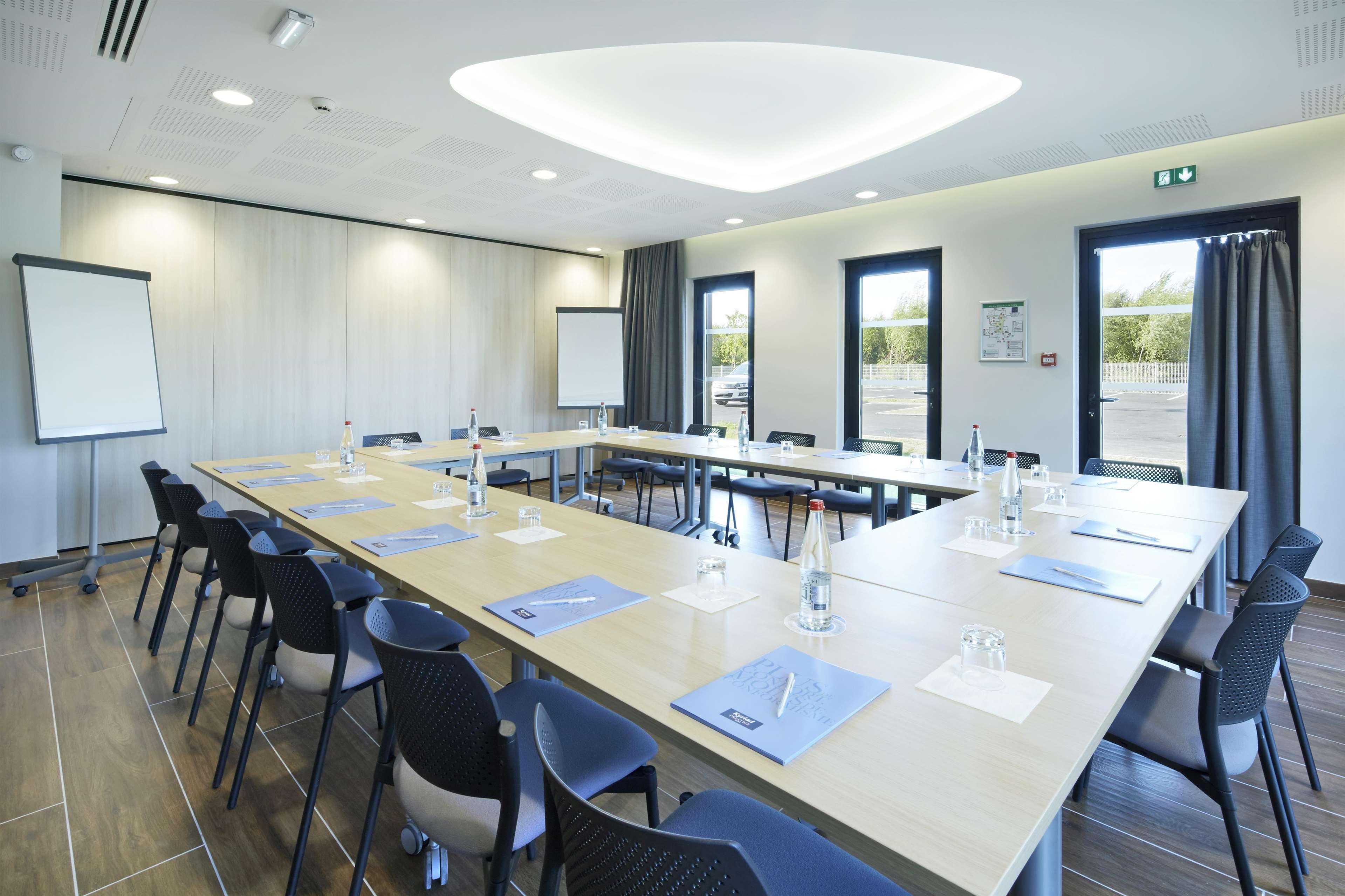 Kyriad Prestige Pau - Palais Des Sports Екстериор снимка