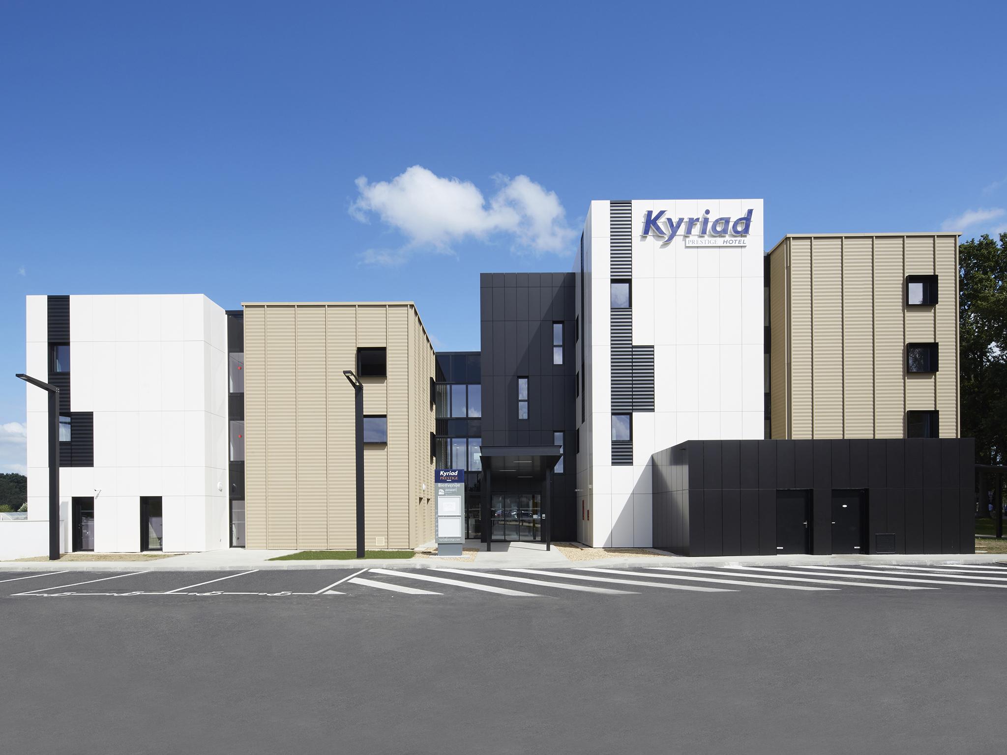 Kyriad Prestige Pau - Palais Des Sports Екстериор снимка