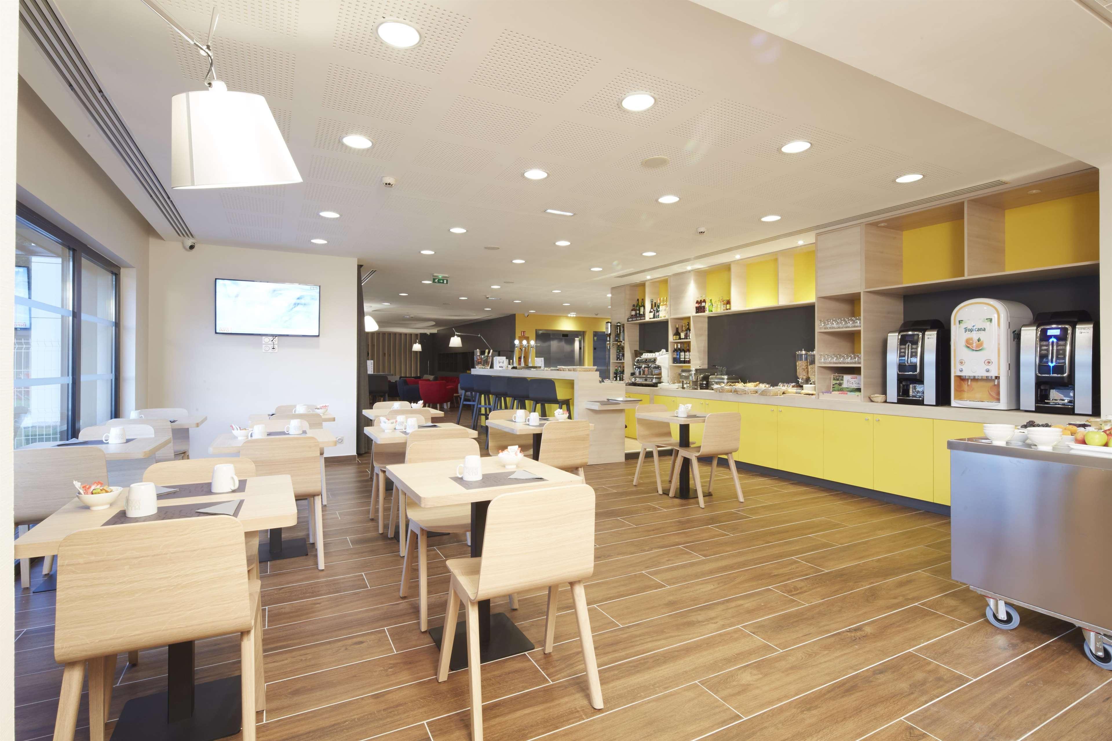 Kyriad Prestige Pau - Palais Des Sports Екстериор снимка