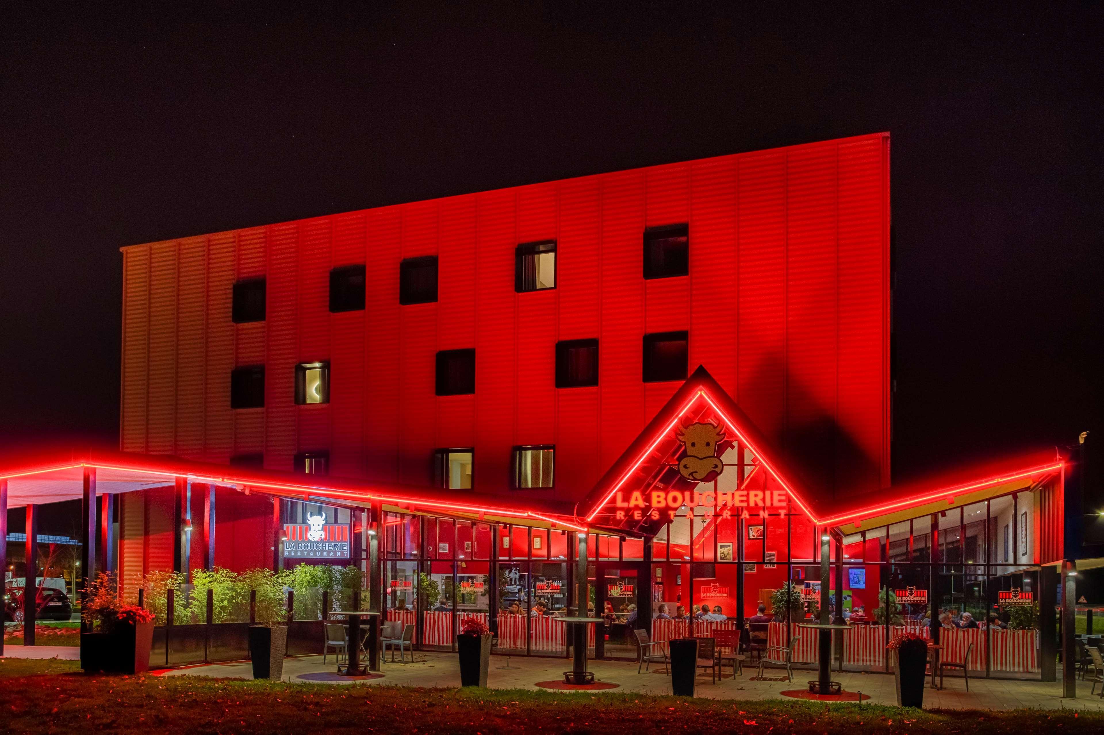 Kyriad Prestige Pau - Palais Des Sports Екстериор снимка