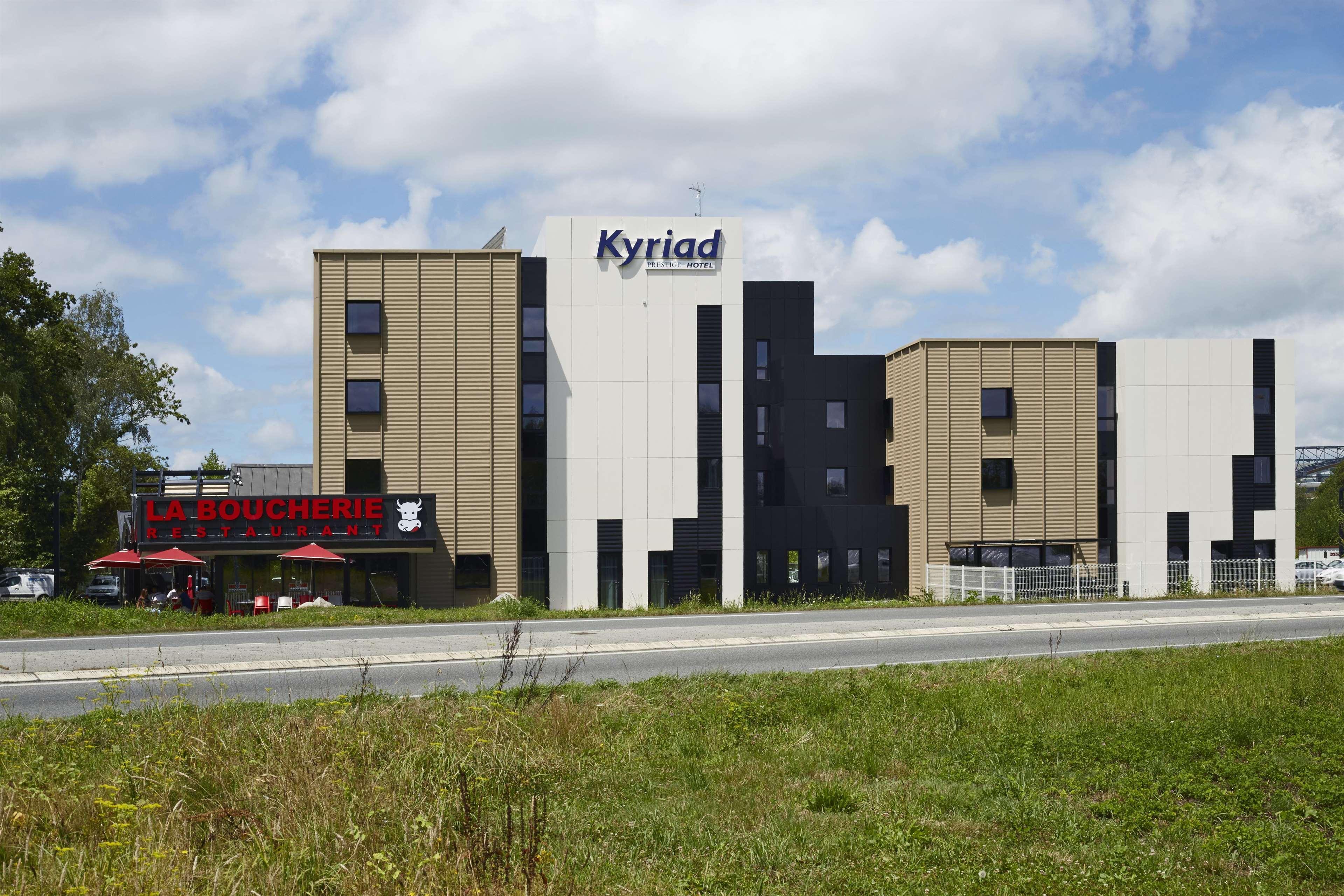 Kyriad Prestige Pau - Palais Des Sports Екстериор снимка