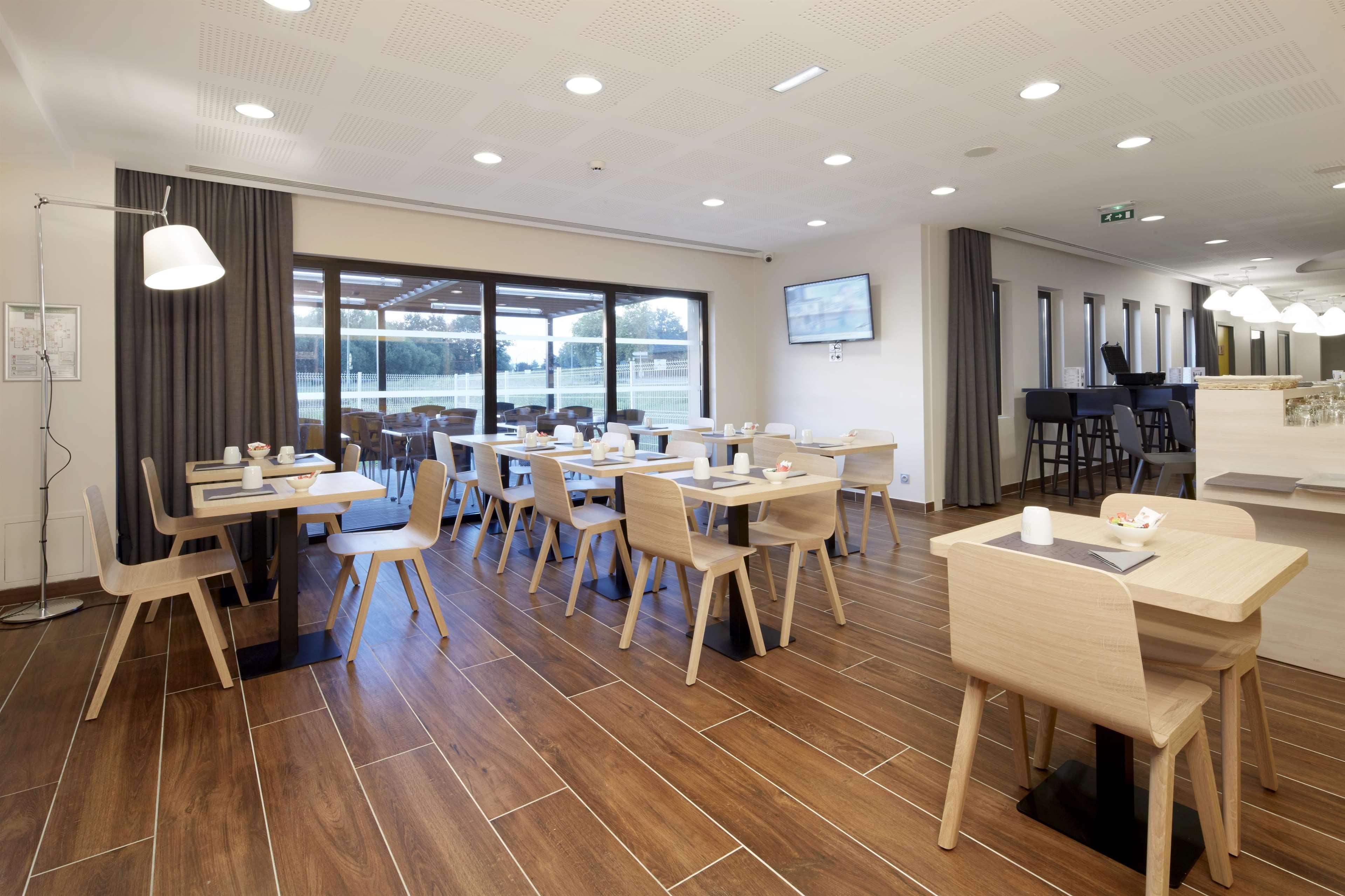 Kyriad Prestige Pau - Palais Des Sports Екстериор снимка