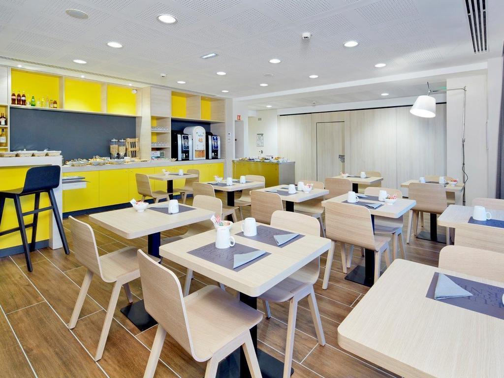 Kyriad Prestige Pau - Palais Des Sports Екстериор снимка